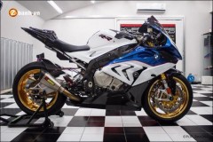 BMW S1000RR Superbike đầy khiêu khích với body độ cực chuẩn