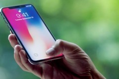 iPhone X có phải là smartphone không viền đầu tiên?