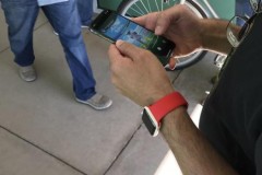 iPhone X tiếp tục xuất hiện trên tay người dùng, nhưng có một điều làm bạn không thích