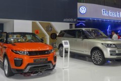 Jaguar Land Rover trưng bày dàn xe hơn 56 tỷ tại VIMS 2017