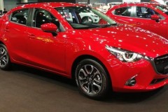 Mazda 2 hatchback 2017 được lòng khách hàng Việt hơn so với Suzuki Swift 2017