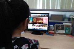 Nhộn nhịp bán thức ăn qua mạng