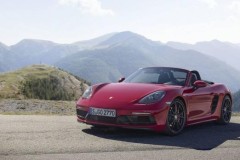 Porsche vén màn 718 Boxster và 718 Cayman GTS cho năm 2018