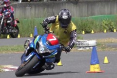 Suzuki Gixxer chạy sa hình Gymkhana siêu đỉnh nhưng cái kết