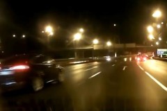 Tăng tốc trên đường trơn, Ford Mondeo "bay" như trượt băng