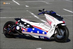 Yamaha TMAX 'Người mẫu' 2m2 với dàn chân không tưởng từ xưởng độ GOTTY