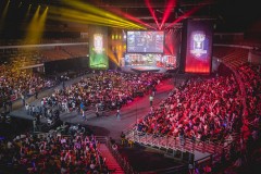 Tổng hợp những hình ảnh bá đạo của học sinh dù đi học nhưng vẫn tìm mọi cách cỗ vũ GIGABYTE Marines