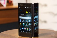 Trên tay hai smartphone màn hình gập ZTE Axon M: quá đẹp và quá độc