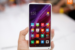 Trên tay Xiaomi Mi Mix 2 trắng gốm: đẹp và độc hơn bản màu đen