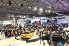 Tỷ lệ người dân có nhu cầu mua và sử dụng ô tô tại Việt Nam cao hơn xe máy