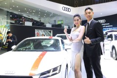[VIMS 2017] Á hậu Dương Tú Anh đẹp rạng ngời bên dàn xe Audi