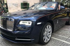 Xe siêu sang mui trần Rolls-Royce Dawn độc nhất xuất hiện tại TP.HCM