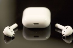 Sau một năm ra mắt, AirPods vẫn không có đối thủ về chất lượng