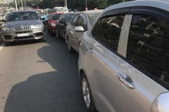 Tai nạn liên hoàn xảy ra giữa 4 xe hơi đang di chuyển trên đường Trần Khát Chân