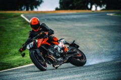 “Chiến binh” KTM 790 Duke 2018 ra mắt