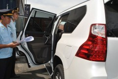 Điều bất thường trên thị trường ôtô: Nín lặng chờ đợi