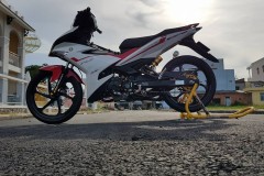 Exciter 150 độ khá thanh mảnh với dàn chân bé nhỏ