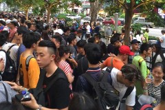 iPhone X xách tay - Điểm trừ lớn do nguồn hàng chưa ổn định, giá bán cao ngất và hậu mãi không rõ ràng