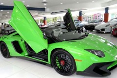 Lamborghini Aventador tuyệt đẹp trong sắc xanh Verde Mantis được rao bán tại Florida