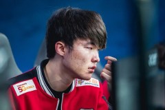 LMHT: Lần đầu xuất hiện sau cú vấp ngã, người ta đã thấy lại nụ cười của Faker