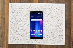 Đập hộp HTC U11 Plus, khám phá những “ưu điểm” được tích hợp bên trong.