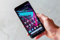 Chưa cài hệ điều hành nhưng  Pixel 2 XL vẫn được đưa đến cho khách hàng