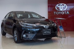 Nhiều mẫu xe ôtô tiếp tục giảm giá trên 200 triệu đồng dịp cuối năm