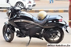 Suzuki Intruder 150 bị bắt gặp đang chụp ảnh quảng cáo tại Ahmedabad, bang Gujarat, Ấn Độ