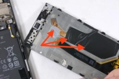 Bên trong Razer Phone có một ống đồng tản nhiệt rất lớn