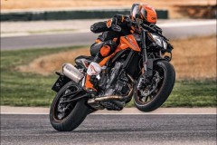 Cặp đôi KTM 790 Adventure R, KTM 790 DUKE xuất hiện tại EICMA 2017
