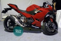 Kawasaki Ninja 250 2018 chính thức được bán ra với giá 104 triệu đồng