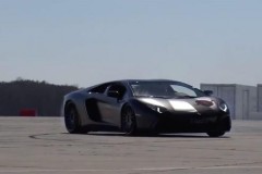 “Khiêu vũ” cùng Lamborghini Aventador