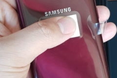 Hình ảnh đập hộp Galaxy S8 màu đỏ Burgundy Red ngay sau khi giới thiệu