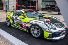 Cận cảnh xe đua Porsche Cayman GT4 Clubsport tại Sài Gòn