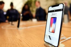 Nhiều người qua đường tưởng nhầm iPhone 4 là iPhone X khi được khảo sát