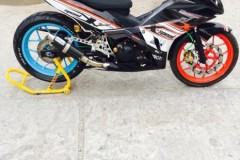 X1r độ đầy ấn tượng với dàn chân 2 tông màu riêng biệt