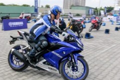 Yamaha R15 v3 chính hãng sẽ ra mắt tại Việt Nam vào giữa tháng 11/2017