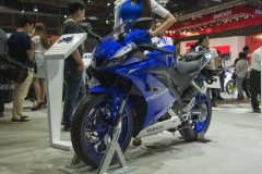 Yamaha R15 v3.0 2017 được phân phối chính hãng tại Việt Nam với giá 92,9 triệu