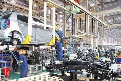 Tận mắt bộ quần áo của Ford giúp công nhân giảm chấn thương và làm việc không bị mệt mỏi