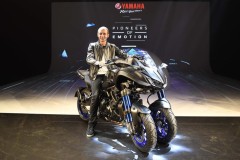 Tay đua huyền thoại Valentino Rossi đã cưỡi chiếc Niken diện kiến công chúng châu Âu