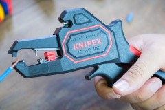 Khám phá bộ dụng cụ tuốt dây và bấm cốt dây điện của Knipex