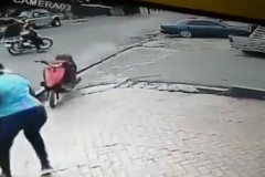 "Xe máy ma" lao như tên bắn, người phụ nữ suýt chết