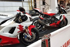 Yamaha R1 20th Anniversary phiên bản 'tái hiện' huyền thoại R1 thế hệ đầu tiên