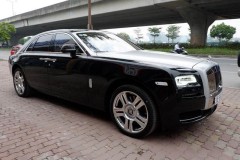 Rolls-Royce Ghost được rao bán trên vỉa hè với giá 24 tỷ đồng