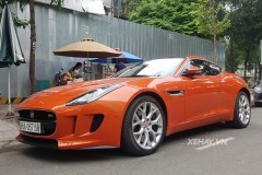 Jaguar F-Type S màu cam độc nhất Việt Nam tắm nắng dưới phố