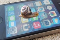 Những nguyên nhân khiến iPhone đời cũ chạy chậm theo thời gian