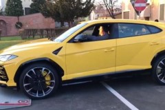 Cận cảnh Lamborghini Urus lăn bánh trên đường phố