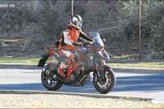 Sport touring KTM 1290 Super Duke GT 2019 hé lộ trên quá trình chạy thử