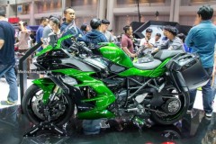 Soi chi tiết thiết kế Kawasaki Ninja H2 SX SE 2018