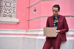 Máy tính xách tay vẫn là cộng sự đắc lực của người trẻ hiện đại